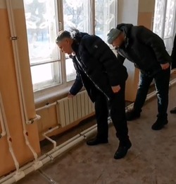 Глава Знаменска проконтролировал ход ремонта отопления в гимназии 231