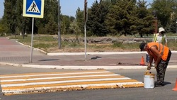 В Знаменске обновляют пешеходные переходы около школ 