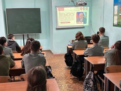 Знаменские школьники рассуждали о том, что значит служить Отечеству 