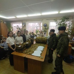 Школьницы Знаменска передали участникам СВО очередную партию балаклав