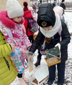 Школьники Знаменска отметили День зимующих птиц