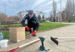 Знаменцы привели в порядок территорию около памятника воинам-интернационалистам