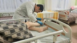 Знаменские врачи посетили пациентов в селе Капустин Яр