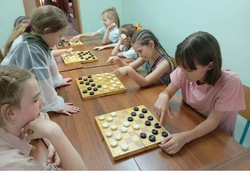 Жители Знаменска играли в русские шашки и разукрашивали матрешек