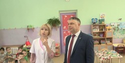 Глава ЗАТО Знаменск проконтролировал ремонтные работы в детском саду
