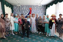Пенсионеры Знаменска организовали и провели праздничный концерт