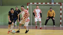 Знаменские ветераны стали вторыми в мини-турнире по футболу