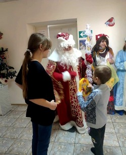 В Знаменске маленьких пациентов навестил Дед Мороз