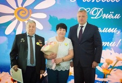 Губернатор Астраханской области наградил четыре семьи из Знаменска 