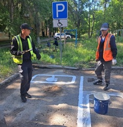Коммунальщики Знаменска нанесли разметку на парковочном месте