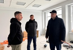 Глава Знаменска проконтролировал ход работ в школе № 236