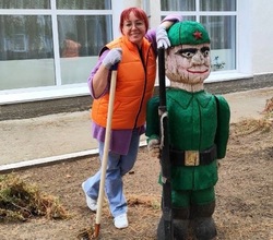 В Знаменске провели совместный субботник в День благотворительности 