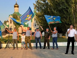 На площади Знаменска прошел концерт группы из Крыма