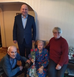 Долгожительницу Знаменска поздравили с днём рождения 