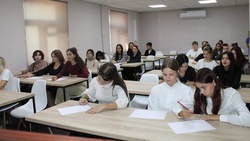 Школьники Знаменска отравились на экскурсию в университет 
