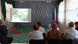 В Комплексном центре Знаменска бабушки спели военные песни