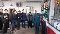 Школьники Знаменска отправились на экскурсию в пожарную часть 