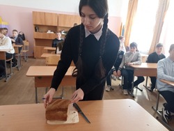 В знаменских школах прошла акция «Блокадный хлеб»