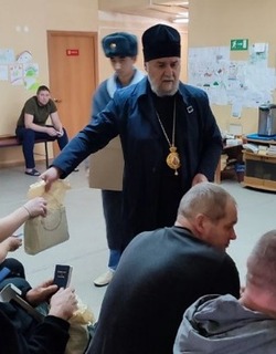 В военном госпитале Знаменска побывал епископ Ахтубинский и Енотаевский