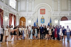 Лучших выпускников Знаменска наградил губернатор Астраханской области