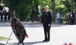 Губернатор Игорь Бабушкин поздравил астраханцев с Днём Победы