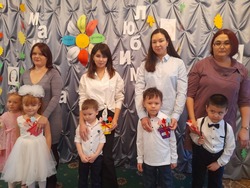 Юные посетители Комплексного центра Знаменска поздравили своих мам
