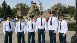 Молодые лейтенанты из Знаменска посетили Мамаев Курган