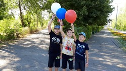В пришкольном лагере Знаменска отметили День российского флага