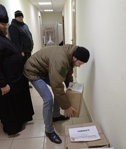 Храм села Капустин Яр подготовил очередную посылку на фронт 