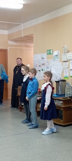 Госпиталь в Знаменске посетили воспитанники воскресной школы городского храма
