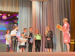 В Знаменске Астраханской области состоялся отчетный концерт вокального ансамбля "До-Ми-Сольки"