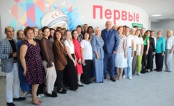 Глава Знаменска встретился с коллективом отремонтированной школы 