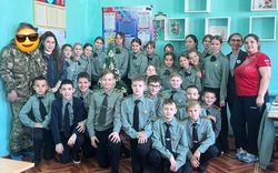 Участник СВО и знаменские волонтёры встретились со школьниками