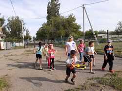 В жилом районе "Ракетный" города Знаменск Астраханской области прошла игровая программа для детей