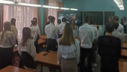 Знаменские старшеклассники встретились с участником СВО