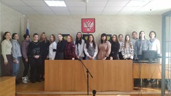 Будущим юристам устроили экскурсию в Знаменский военный гарнизонный суд