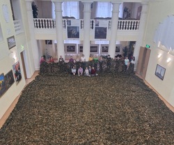 Знаменцы сплели гигантскую маскировочную сеть