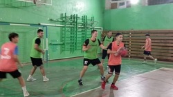 В школе Знаменска прошли соревнования по баскетболу 