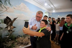 Губернатор Игорь Бабушкин встретился с детьми из ЛНР