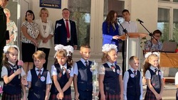 Глава Знаменска Олег Глотов поздравил школьников города с началом учебного года