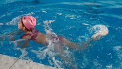 Знаменские третьеклассники научились плавать
