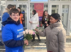 Знаменским женщинам создали весеннее настроение 