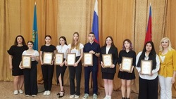 Педагогам и учащимся Знаменска вручили награды избиркома