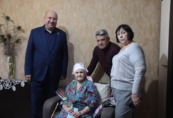 Глава Знаменска поздравил труженицу тыла 